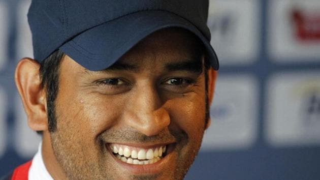 MS Dhoni won the award for retracting his appeal against Ian Bell during a Test match in 2011.(Getty Images)