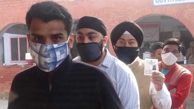 Voters queue up for polling at Ambala. (HT Photo) Voters queue up for polling at Ambala. (HT Photo)