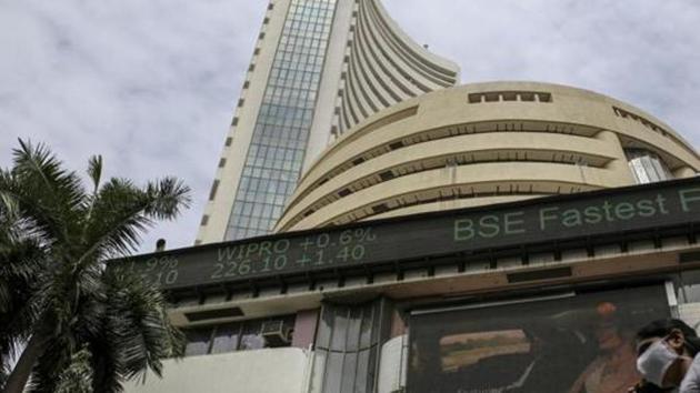 Following the upbeat sentiment, the market capitalisation of BSE-listed companies have gained <span class='webrupee'>₹</span>8,22,841.6 crore to <span class='webrupee'>₹</span>1,87,02,164.65 crore in the four trading sessions.(Bloomberg)
