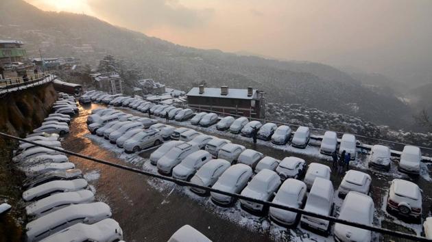 Vehicles covered in snow at a parking bay near Old Bus Stand in Shimla on December 28. Cold wave conditions are also likely in isolated pockets over Uttarakhand, Himachal Pradesh, Uttar Pradesh and Madhya Pradesh from December 30. (Deepak Sansta / HT Photo) Vehicles covered in snow at a parking bay near Old Bus Stand in Shimla on December 28. Cold wave conditions are also likely in isolated pockets over Uttarakhand, Himachal Pradesh, Uttar Pradesh and Madhya Pradesh from December 30. (Deepak Sansta / HT Photo)