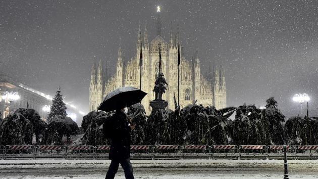 A man walks along the Duomo square during snowfall in Milan, Italy on December 28. Europe is the world’s hardest-hit region, passing the 25-million-case mark on December 25 and with 546,000 deaths, AFP reported. (Flavio Lo Scalzo / REUTERS) A man walks along the Duomo square during snowfall in Milan, Italy on December 28. Europe is the world’s hardest-hit region, passing the 25-million-case mark on December 25 and with 546,000 deaths, AFP reported. (Flavio Lo Scalzo / REUTERS)