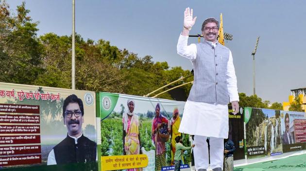 A cutout of Jharkhand chief minister Hemant Soren being installed at Morhabadi ground on the eve of the first anniversary of Soren's government in Ranchi, Monday.(PTI) A cutout of Jharkhand chief minister Hemant Soren being installed at Morhabadi ground on the eve of the first anniversary of Soren's government in Ranchi, Monday.(PTI)