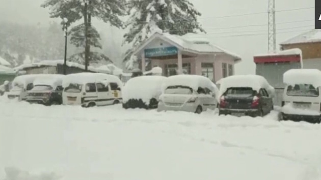 Many areas in the higher reaches of Jammu and Kashmir received fresh snowfall(ANI image) Many areas in the higher reaches of Jammu and Kashmir received fresh snowfall(ANI image)