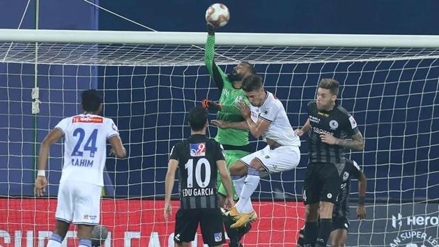 Arindam Bhattacharja and Vishal Kaith displayed great form at either end.(ISL) Arindam Bhattacharja and Vishal Kaith displayed great form at either end.(ISL)