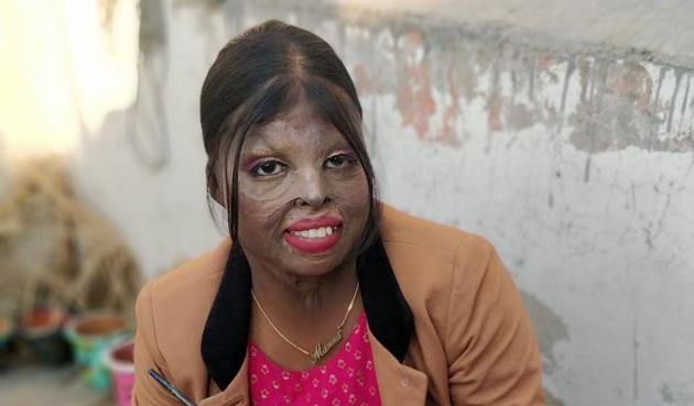 One of the acid attack survivors paints on a mud artefact, to be showcased at the exhibition.