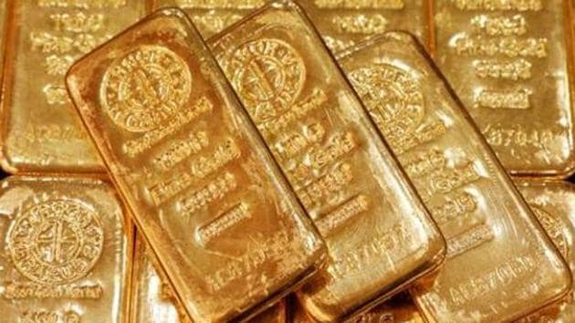 Against a basket of currencies, the dollar fell 0.2%, bolstering gold’s appeal to other currency holders.(Reuters file photo) Against a basket of currencies, the dollar fell 0.2%, bolstering gold’s appeal to other currency holders.(Reuters file photo)
