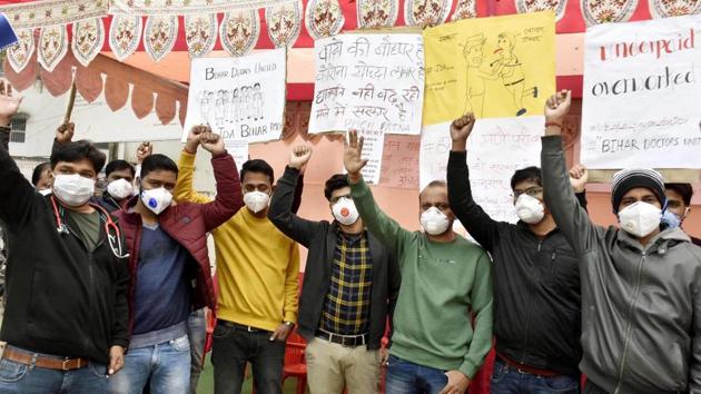 Junior doctors demonstrating outside Patna Medical College and Hospital on the seventh day of their strike demanding higher stipends.(Santosh Kumar/HT PHOTO)