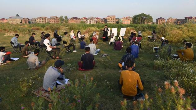 E-learning, open air classes and taking classes to students --these were just some of the ways teachers pivoted in the lockdown to ensure the impart of lessons and the educational year weren’t lost due to Covid-19. (Waseem Andrabi / HT Photo) E-learning, open air classes and taking classes to students --these were just some of the ways teachers pivoted in the lockdown to ensure the impart of lessons and the educational year weren’t lost due to Covid-19. (Waseem Andrabi / HT Photo)