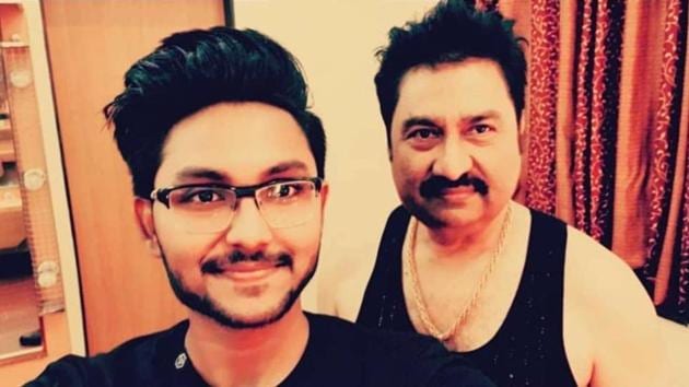 Jaan Kumar Sanu poses with his father, Kumar Sanu.