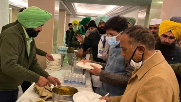The Union ministers on Wednesday joined the farmers leaders at lunch as they served food prepared at their langars. (Photo: ANI)