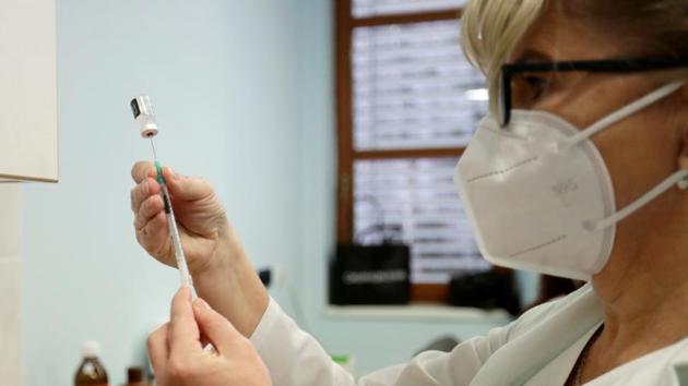 An infectious disease specialist said that it’s pretty clear from the vaccine clinical trials that it’s going to take about 10 to 14 days to develop protection from the vaccine(REUTERS)