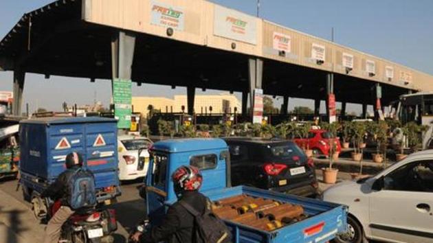 FASTag is an electronic toll collection system in India which is operated by the National Highways Authority of India (NHAI).(Parveen Kumar/HT file photo)