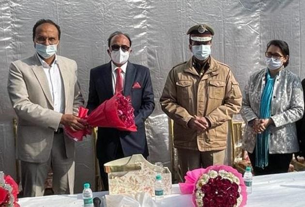Dr Rajesh Bagga (second from left) being honoured during his retirement ceremony in Ludhiana on Thursday. His tenure was scheduled to end in July, but was extended amid the pandemic.(HT PHOTO)