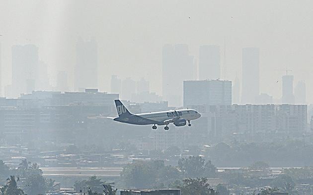 Smoggy weather on the Mumbai skyline at SakiNaka. (Satyabrata Tripathy/HT Photo) Smoggy weather on the Mumbai skyline at SakiNaka. (Satyabrata Tripathy/HT Photo)