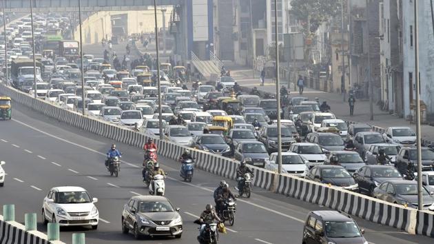 The restrictions against vehicles headed towards Connaught Place will kick in from 8pm on Thursday and will continue till the New Year celebrations end.(Ajay Aggarwal /HT PHOTO)