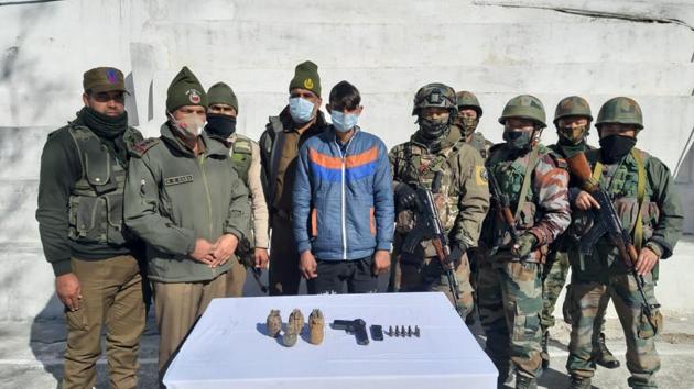 The suspected terrorist arrested by security forces in Reasi district on Friday.(HT PHOTO) The suspected terrorist arrested by security forces in Reasi district on Friday.(HT PHOTO)