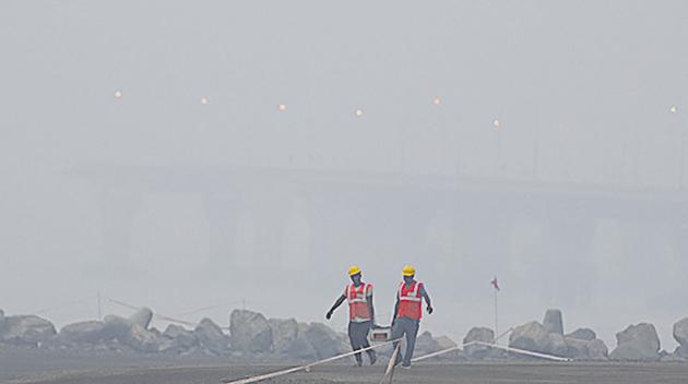 Workers at the coastal road project site at Worli Sea-face. (Satish Bate/HT Photo) Workers at the coastal road project site at Worli Sea-face. (Satish Bate/HT Photo)