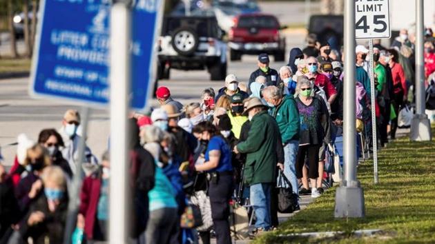 Hundreds wait in line at Lakes Park Regional Library to recieve the Covid-19 vaccine in Fort Myers, Florida. (via REUTERS) Hundreds wait in line at Lakes Park Regional Library to recieve the Covid-19 vaccine in Fort Myers, Florida. (via REUTERS)