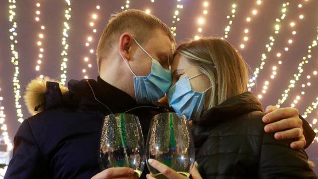 A couple embrace during New Year's day celebrations in central Kyiv, Ukraine on January 1. (Valentyn Ogirenko / REUTERS)