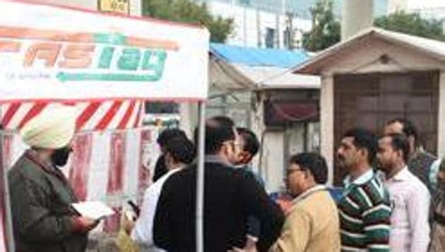 Vehicle owners have to visit a Point of Sale (POS) location or an Issuer Agency to get a FASTag account created(Vipin Kumar /HT PHOTO) Vehicle owners have to visit a Point of Sale (POS) location or an Issuer Agency to get a FASTag account created(Vipin Kumar /HT PHOTO)
