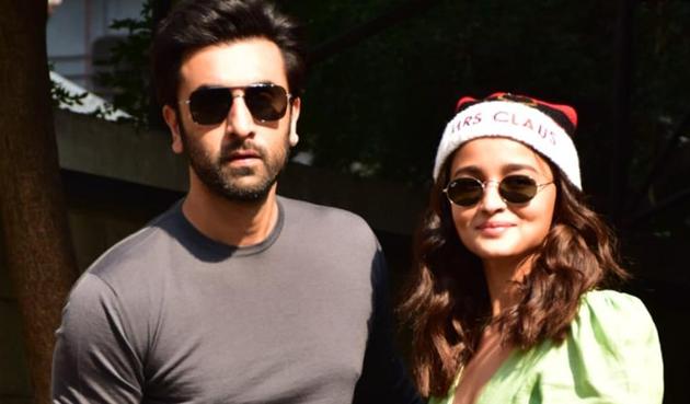 Ranbir Kapoor, Neetu, Riddhima join Alia Bhatt, sister Shaheen in  celebrating Soni Razdan's birthday