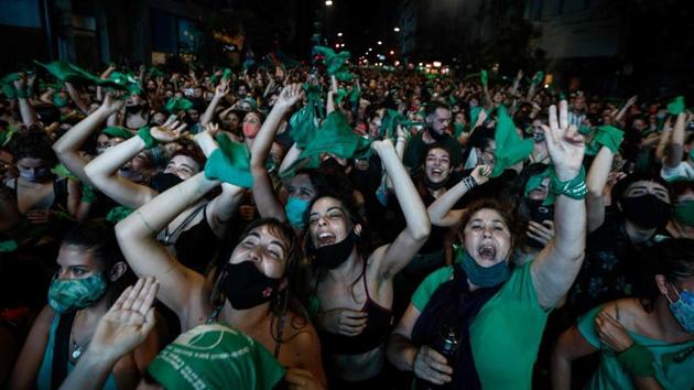 Pro-choice activists celebrate after the Senate approved a bill to legalize abortion outside the Congress in Buenos Aires on December 30, 2020.(AFP) Pro-choice activists celebrate after the Senate approved a bill to legalize abortion outside the Congress in Buenos Aires on December 30, 2020.(AFP)