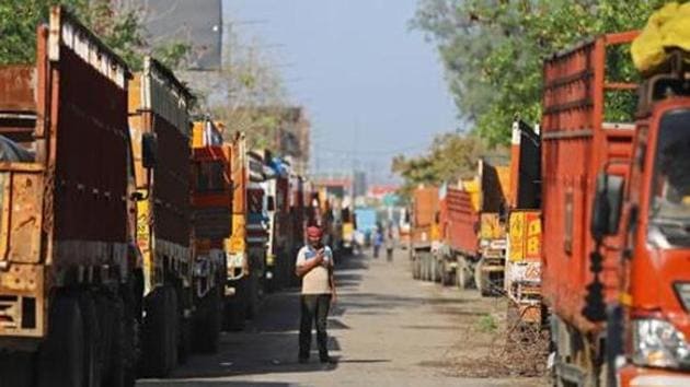 Farmers have been agitating against the new agricultural laws for more than a month on the Delhi border, due to which roads connecting the national capital to many states are closed.(Bloomberg Photo) Farmers have been agitating against the new agricultural laws for more than a month on the Delhi border, due to which roads connecting the national capital to many states are closed.(Bloomberg Photo)