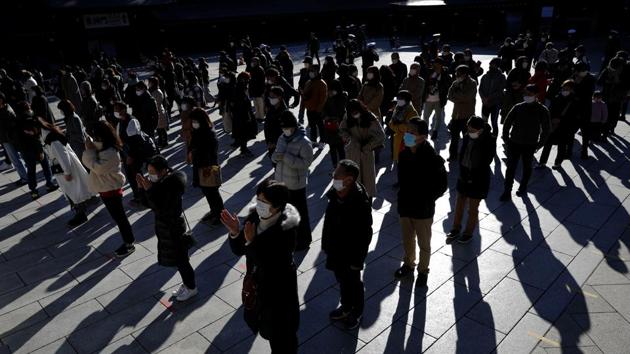 People wearing protective masks amid the Covid-19 outbreak, pray on the first day of the new year at the Meiji Shrine in Tokyo on January 1, 2020.(Reuters Photo) People wearing protective masks amid the Covid-19 outbreak, pray on the first day of the new year at the Meiji Shrine in Tokyo on January 1, 2020.(Reuters Photo)