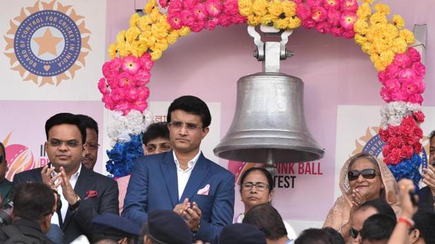 File photo of BCCI President Sourav Ganguly with West Bengal chief minister Mamata Banerjee at Eden Garden, in Kolkata. (Photo by Samir Jana / Hindustan Times)