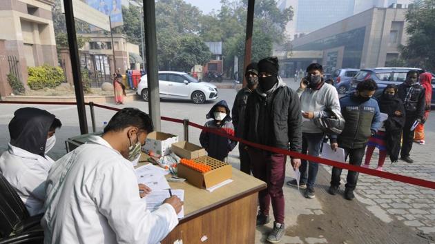 People queue to register for coronavirus tests, at Sector 30 District Hospital, in Noida, India. (Photo by Sunil Ghosh / Hindustan Times)