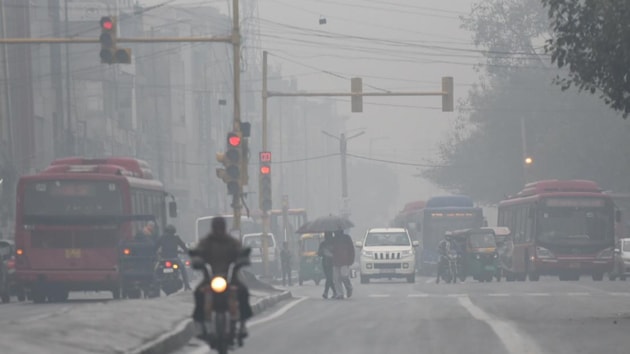 Vehicles pass on a foggy morning, at Lodhi Road in New Delhi. (Raj K Raj/ HT Photo) Vehicles pass on a foggy morning, at Lodhi Road in New Delhi. (Raj K Raj/ HT Photo)