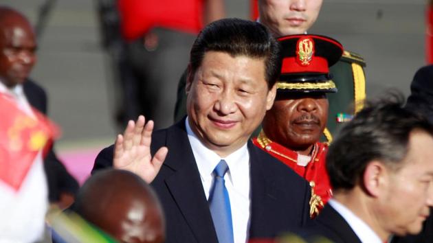 FILE PHOTO: Chinese President Xi Jinping bids farewell to well wishers as he prepares to depart from the Julius Nyerere International Airport in Dar es Salaam, Tanzania, March 25, 2013. REUTERS/Thomas Mukoya/File Photo(REUTERS)