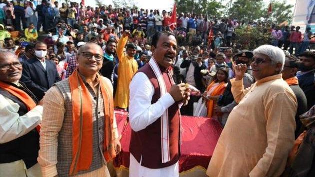 Uttar Pradesh deputy CM Keshav Maurya meeting Matua community in Bengal. (Photo@kpmaurya1) Uttar Pradesh deputy CM Keshav Maurya meeting Matua community in Bengal. (Photo@kpmaurya1)