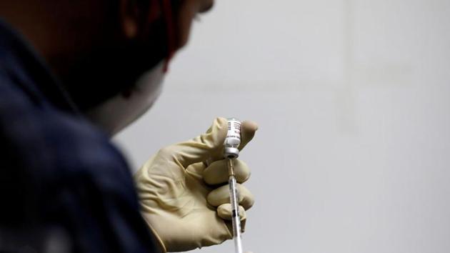 FILE PHOTO: A medic fills a syringe with COVAXIN, an Indian government-backed experimental COVID-19 vaccine, before administering it to a health worker during its trials, at the Gujarat Medical Education and Research Society in Ahmedabad, India. REUTERS/Amit Dave/File Photo FILE PHOTO: A medic fills a syringe with COVAXIN, an Indian government-backed experimental COVID-19 vaccine, before administering it to a health worker during its trials, at the Gujarat Medical Education and Research Society in Ahmedabad, India. REUTERS/Amit Dave/File Photo