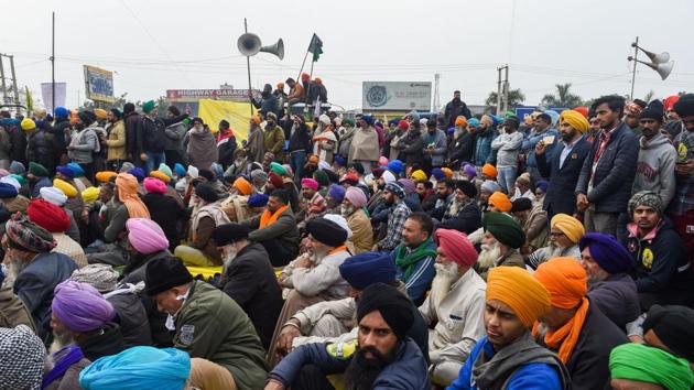 Farmers during their protest against the new farm laws, at Singhu border in New Delhi.(PTI)