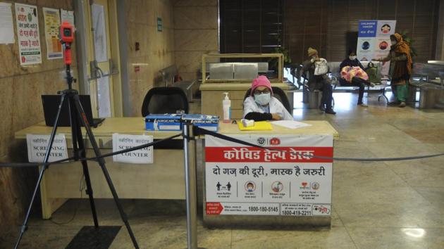 The staff at Noida Child PGI hospital premises gets ready for Covid-19 vaccination dry run on Monday.(Sunil Ghosh/HT Photo) The staff at Noida Child PGI hospital premises gets ready for Covid-19 vaccination dry run on Monday.(Sunil Ghosh/HT Photo)