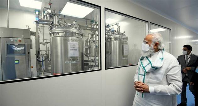 PM Modi had taken a stock of the Serum Institute’s vaccine progress in November 2020 last year.(PTI)