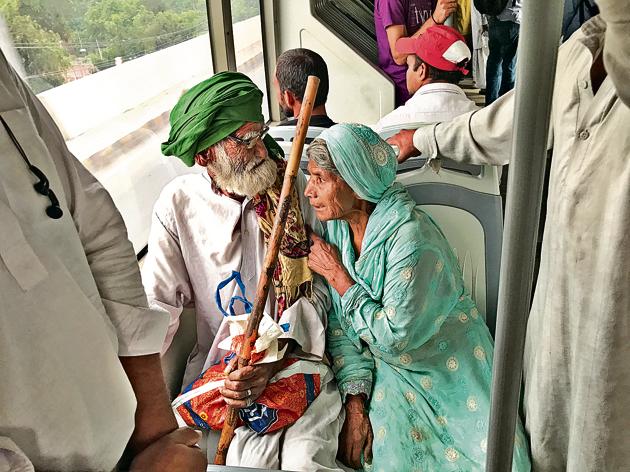 Devotees on their way to the Sufi shrine of Ali Hujwiri in Lahore. Every two minutes, the wife would lean over and ask, “Thak ta nai gy ho? Datta sahib any wala hai.” Are you feeling tired? Don’t worry, we are very close to the shrine of Datta sahib.(Faizan Ahmad) Devotees on their way to the Sufi shrine of Ali Hujwiri in Lahore. Every two minutes, the wife would lean over and ask, “Thak ta nai gy ho? Datta sahib any wala hai.” Are you feeling tired? Don’t worry, we are very close to the shrine of Datta sahib.(Faizan Ahmad)