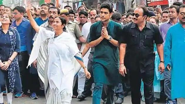 Shukla was a middle-order batsman and a medium pacer for the Indian team. He played for the Bengal cricket team as well as for the Kolkata Knight Riders and Delhi in IPL matches.(HT FILE PHOTO.) Shukla was a middle-order batsman and a medium pacer for the Indian team. He played for the Bengal cricket team as well as for the Kolkata Knight Riders and Delhi in IPL matches.(HT FILE PHOTO.)