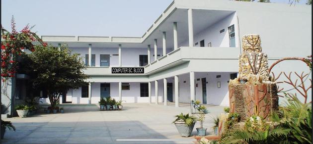 Guru Gobind Singh Khalsa College, Sarhali, in Tarn Taran district. Guru Gobind Singh Khalsa College, Sarhali, in Tarn Taran district.