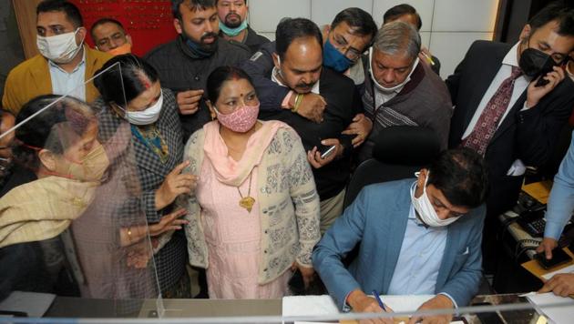BJP councillor Chanderwati Shukla (centre) filing her papers as a rebel candidate at the MC office in Sector 17, Chandigarh. (Ravi Kumar/HT) BJP councillor Chanderwati Shukla (centre) filing her papers as a rebel candidate at the MC office in Sector 17, Chandigarh. (Ravi Kumar/HT)