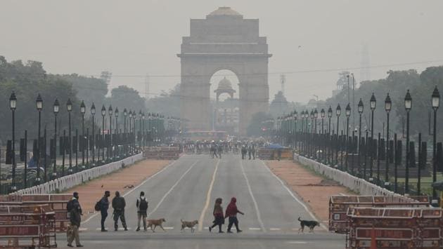 Pedestrians cross the road at India Gate in New Delhi on January 5. The Covid-19 case fatality rate of India stands at 1.45%. There were 231,036 active cases of Covid-19 in the country  as of January 5 which comprises 2.23% of the total caseload, according to the health ministry’s data. (Sanchit Khanna / HT Photo) 
