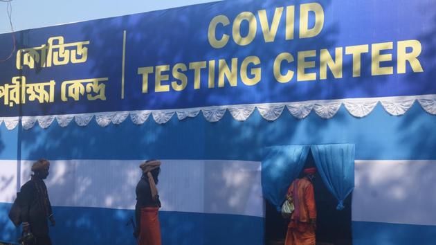 Pilgrims head to a Covid-19 Test Centre at a transit camp for Ganga Sagar Mela at Babughat in Kolkata on January 5. India’s Covid-19 death toll has now risen to 150,114, with 264 new fatalities recorded on January 6. (Samir Jana / HT Photo) 