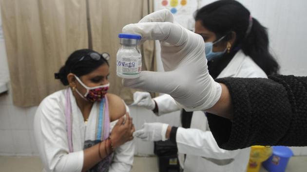 A doctor holds up a vial of a mock Covid-19 vaccine during the mock drill and vaccination dry run at a community health centre in Bisrakh, Greater Noida on January 5. The procurement of vaccines against the coronavirus disease has begun and the vaccination drive could begin by late next week in a phased manner, according to the Union Health Ministry.  (Sunil Ghosh / HT Photo) 