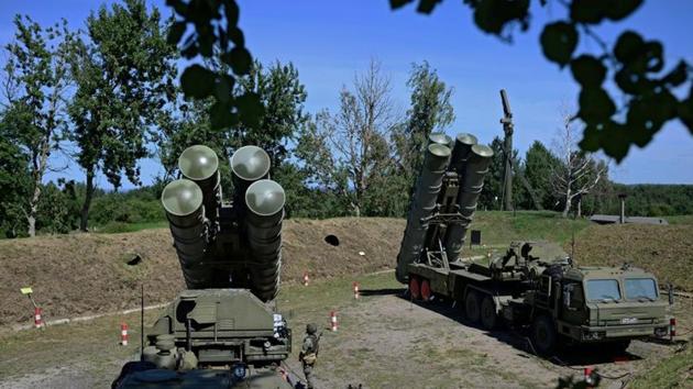 Russian S-400 missile air defence systems are seen during a training exercise at a military base in Kaliningrad region, Russia.(REUTERS)