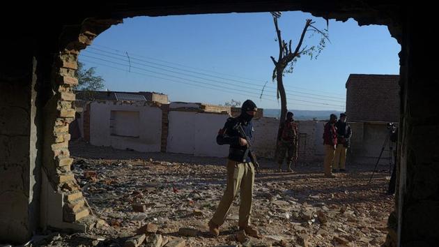 A policeman stands guard at a vandalised Hindu temple a day after a mob attack in Teri village in Karak district of Khyber Pakhtunkhwa province, Pakistan.(AFP)