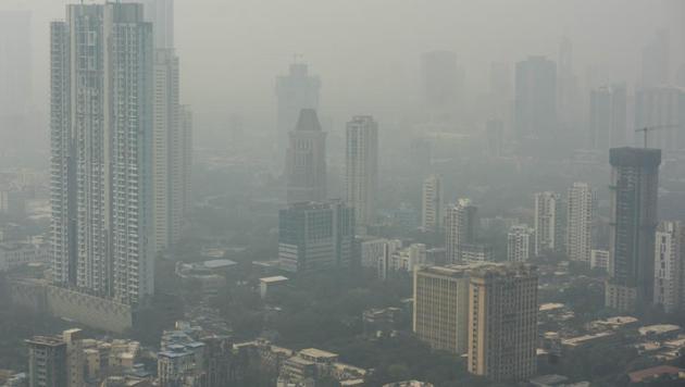 The air quality continued to remain ‘poor’ on Monday. (Pratik Chorge/HT Photo) The air quality continued to remain ‘poor’ on Monday. (Pratik Chorge/HT Photo)