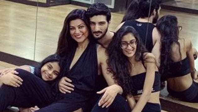 Sushmita Sen poses with her daughters and Rohman Shawl.