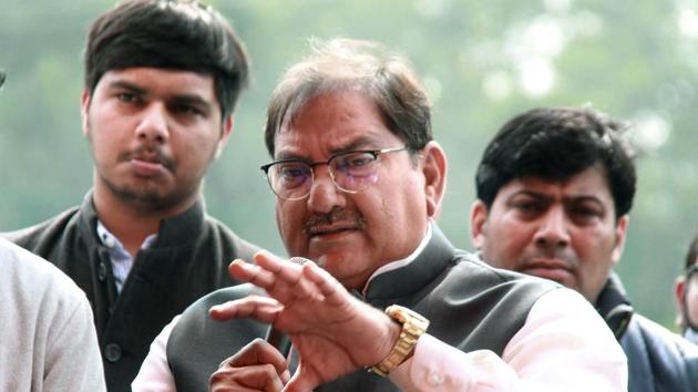 Indian National Lok Dal leader Abhay Singh Chautala addresses farmers during their protest against the new farm laws, on the National Highway 48, near Rajiv Chowk in Gurugram, on Tuesday. (PTI) Indian National Lok Dal leader Abhay Singh Chautala addresses farmers during their protest against the new farm laws, on the National Highway 48, near Rajiv Chowk in Gurugram, on Tuesday. (PTI)