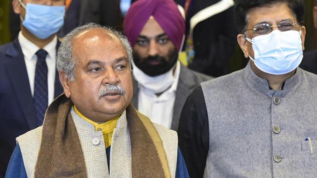 Union minister for agriculture and farmers welfare Narendra Singh Tomar addresses media after the seventh round of talks between the farmer leaders and the Centre, at Vigyan Bhawan in New Delhi.(PTI)